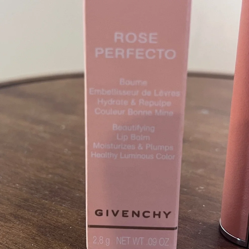 Givenchy Rose Perfecto Beautifying Lip Balm 117 Chilling Brown 2.8g Luminous